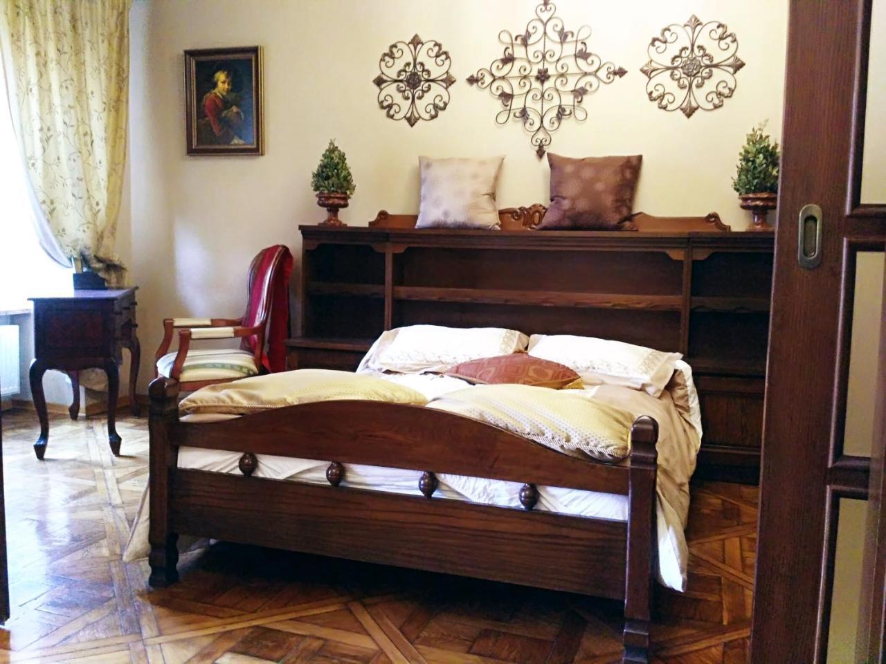 Apartment On Rynok Square Львів Екстер'єр фото