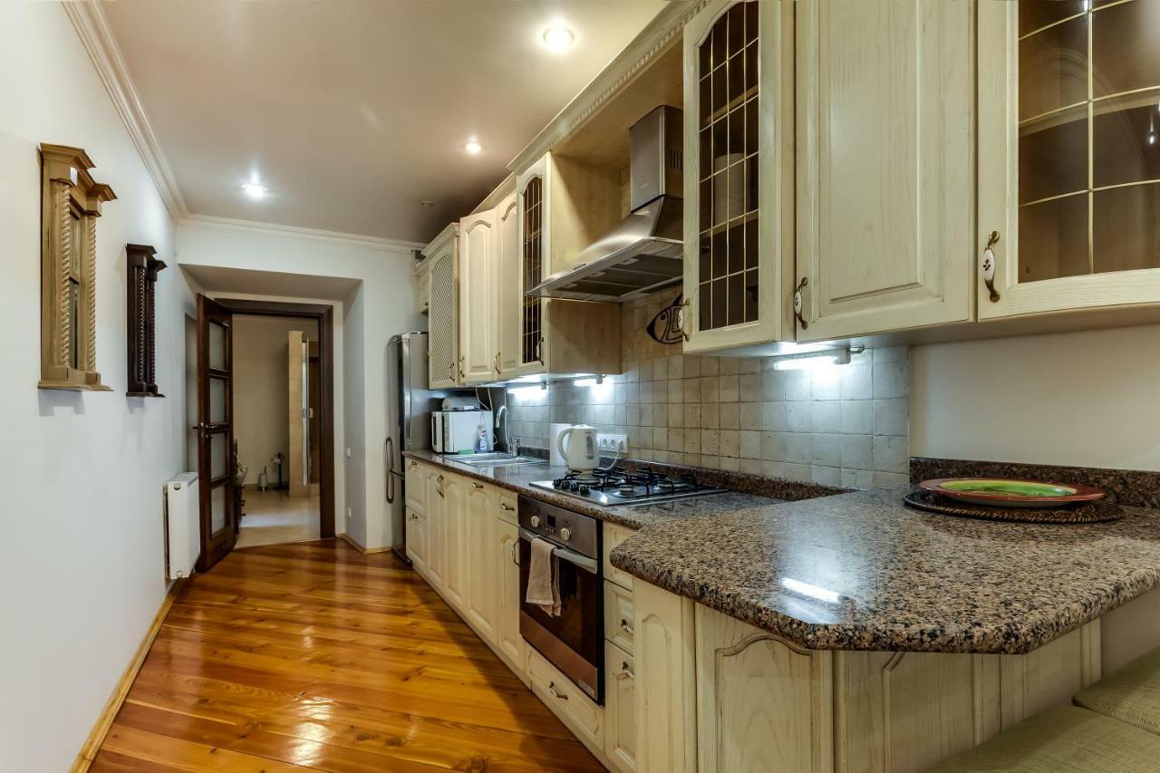 Apartment On Rynok Square Львів Екстер'єр фото