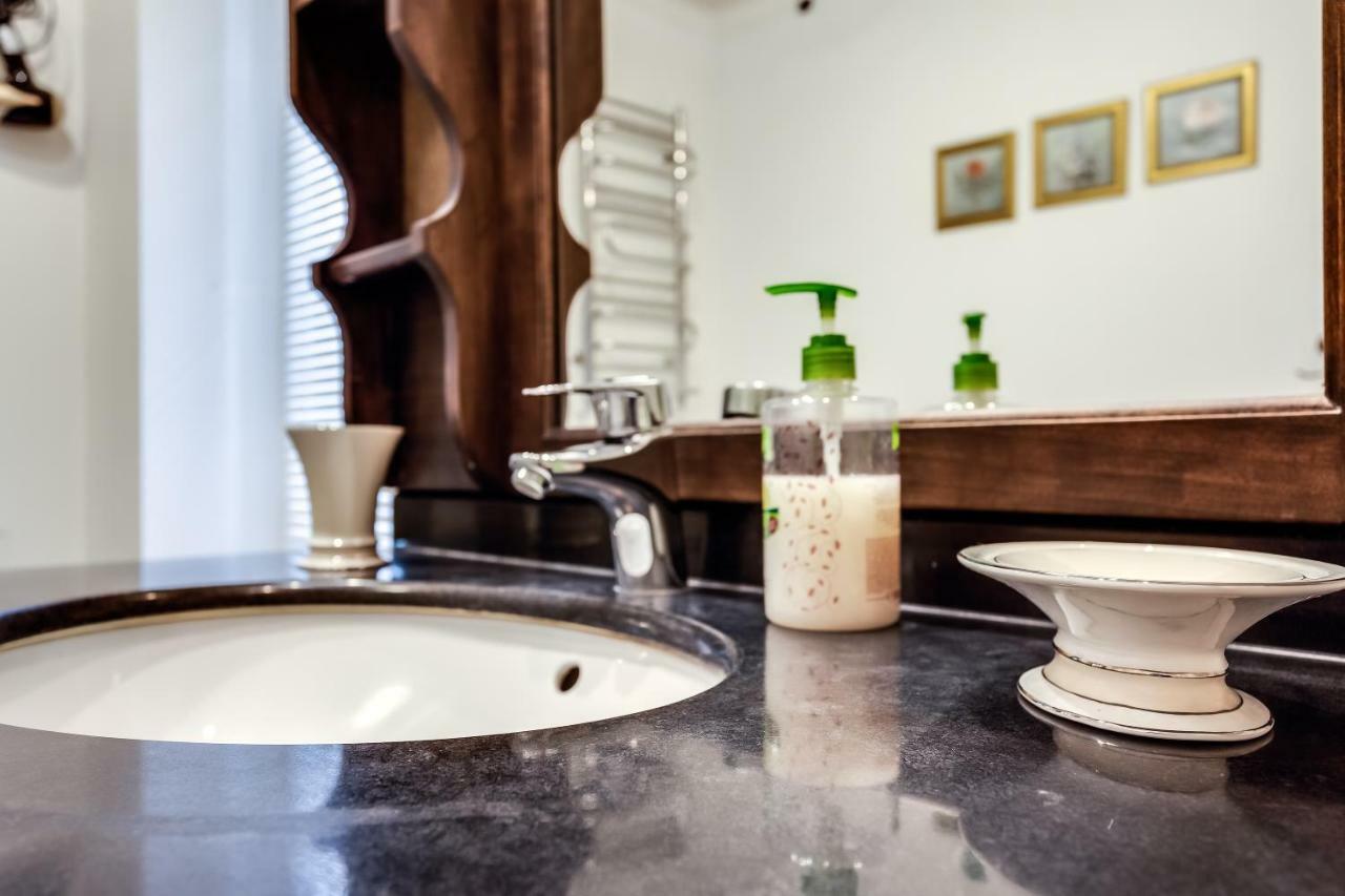 Apartment On Rynok Square Львів Екстер'єр фото