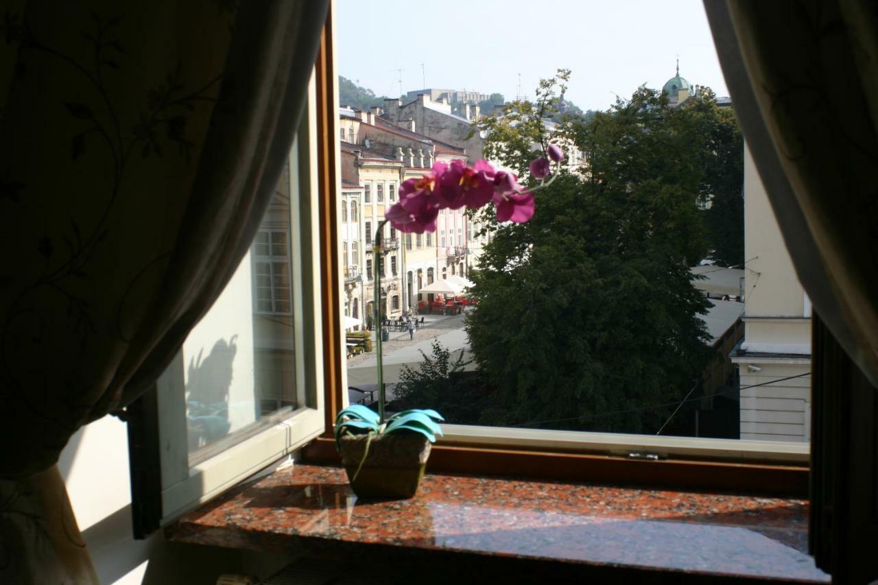 Apartment On Rynok Square Львів Екстер'єр фото